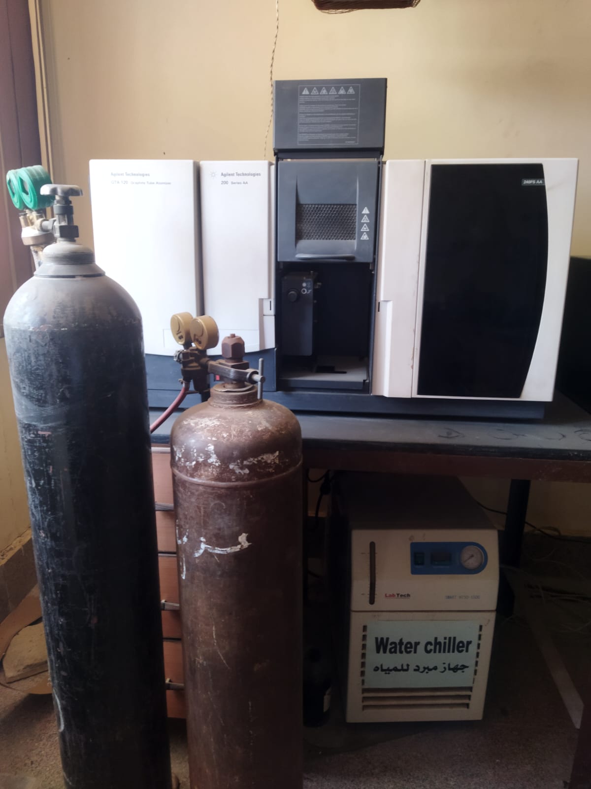 HPLC with quaternary pump, c-18 colum ,UV/VIS detector